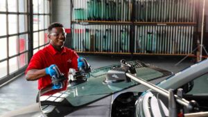 auto glass technician